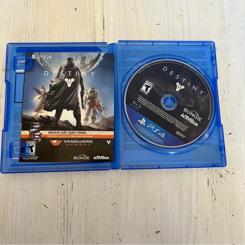 Destiny Pre Owned PS4‎ Game, Case & Booklet - Picture 2 of 3